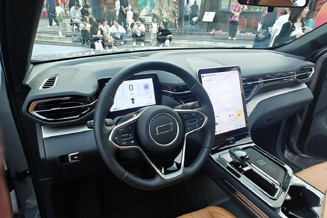 9.88万起售 一汽奔腾B70龙耀版/T90龙耀版上市