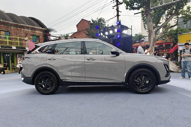 9.88万起售 一汽奔腾B70龙耀版/T90龙耀版上市