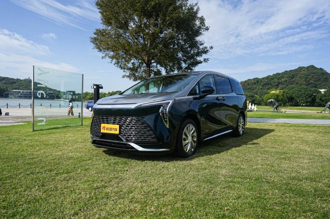 2025款世纪CENTURY正式上市 售价46.99-69.99万元