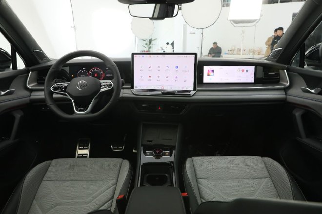 配置空间提升明显/细节有亮点 静态体验一汽-大众探岳L