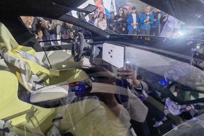 宝马新世代概念车中国动态首秀 成功挑战极限陡坡