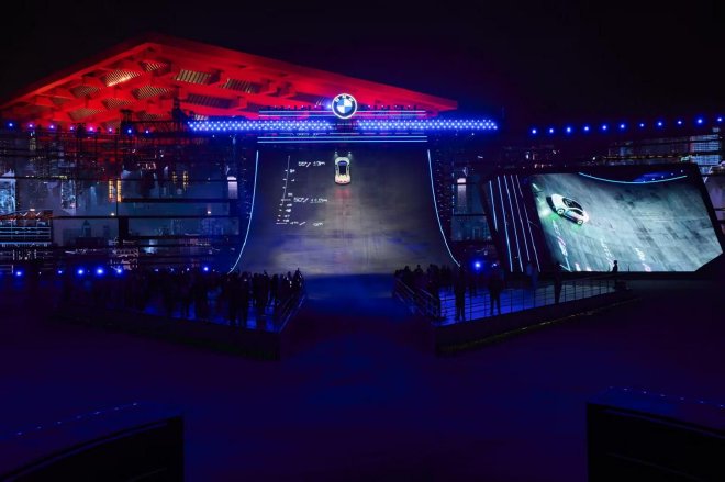 宝马新世代概念车中国动态首秀 成功挑战极限陡坡