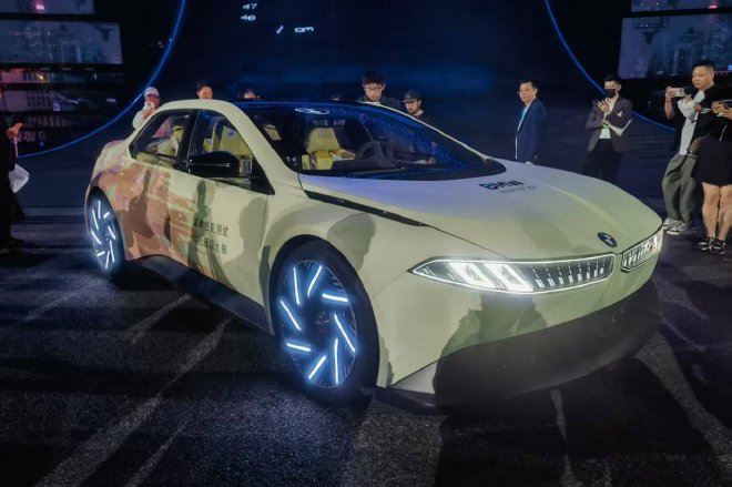 宝马新世代概念车中国动态首秀 成功挑战极限陡坡