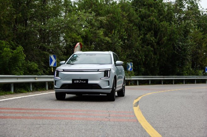 舒服安静跑得远 抢先试驾捷途山海L7 PLUS