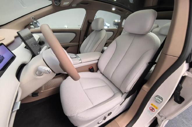 重塑家族门风 静态体验长安启源A06