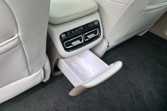 重塑家族门风 静态体验长安启源A06