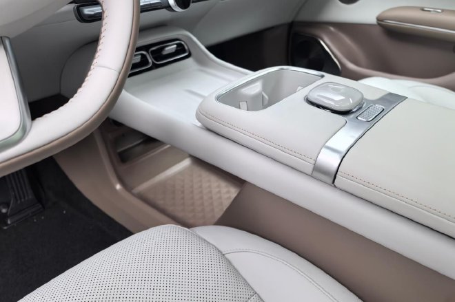 重塑家族门风 静态体验长安启源A06