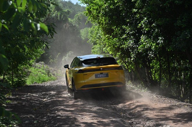 底盘驾控再升级 试驾全新深蓝S07增程版