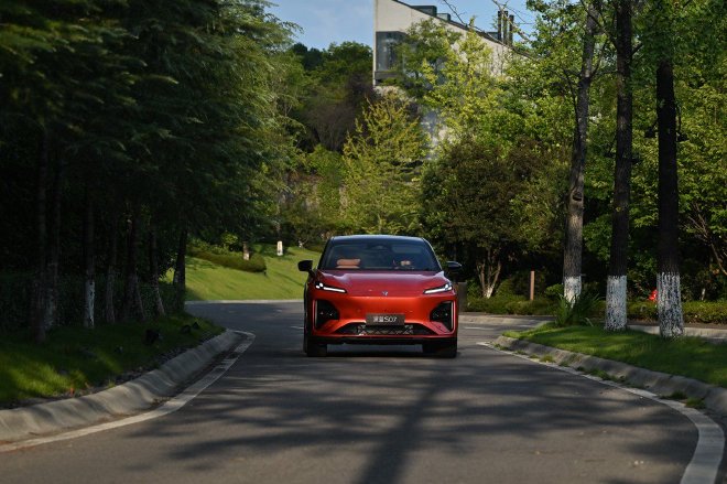 底盘驾控再升级 试驾全新深蓝S07增程版