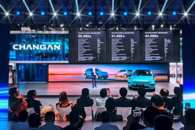 邓承浩：和姜海荣的合作是“智电双全”