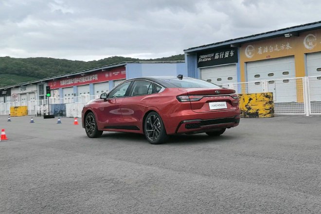 更全能的“动感大轿车”试驾长安福特新蒙迪欧