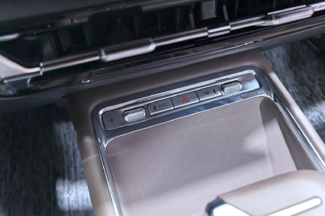 接地气的实用之车 静态体验五菱星光560