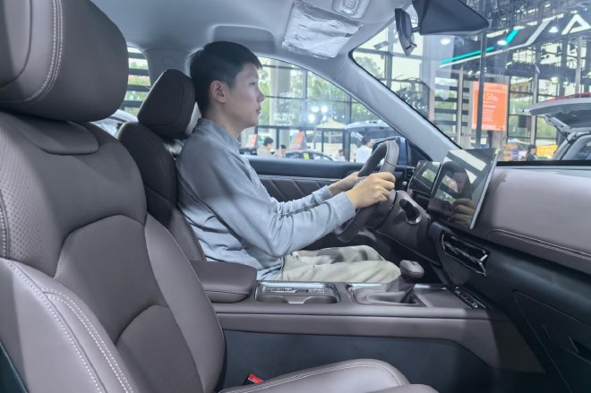 接地气的实用之车 静态体验五菱星光560