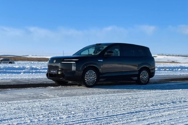 可城亦可雪 冰雪试驾腾势SUV双旗舰