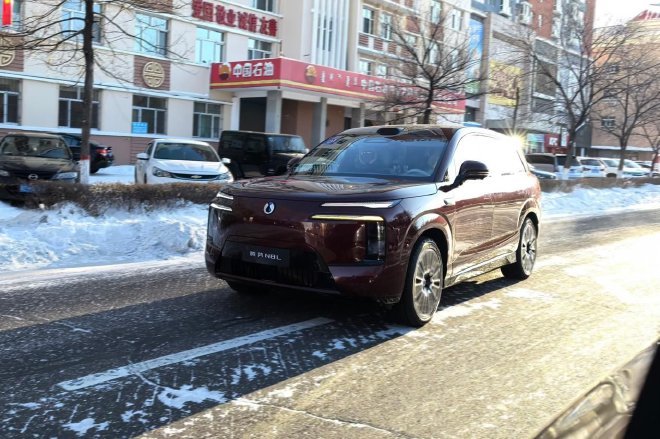 可城亦可雪 冰雪试驾腾势SUV双旗舰