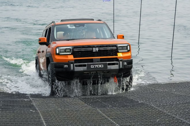 纵横G700至尊航行版完成公开水域载人航行安全应急演练