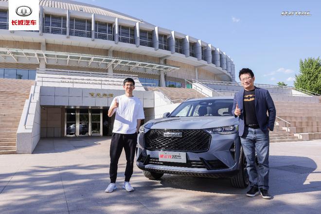 知识型大V、奇葩辩手黄执中跨界主持/知名科技UP主、跨界汽车达人李大锤分享智能化应用趋势