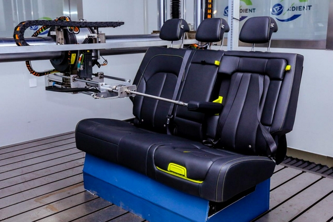 注重安全 便捷灵活 全新荣威RX5 PLUS集成式儿童座椅解析