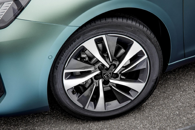 中国市场首款新狮标车型 东风标致新408发布