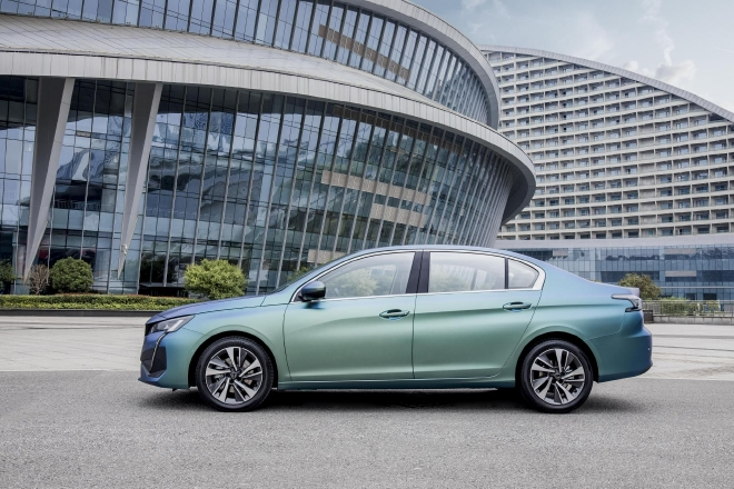 中国市场首款新狮标车型 东风标致新408发布