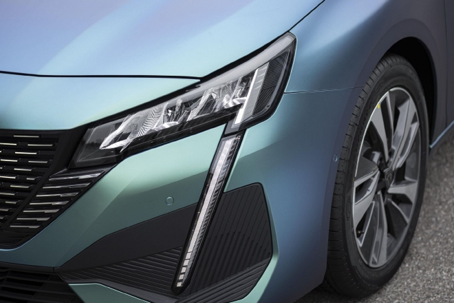 中国市场首款新狮标车型 东风标致新408发布