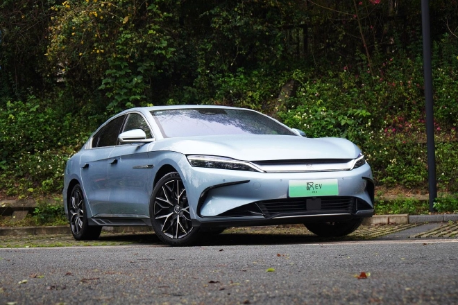 更为豪华 试驾比亚迪汉EV冠军版四驱旗舰