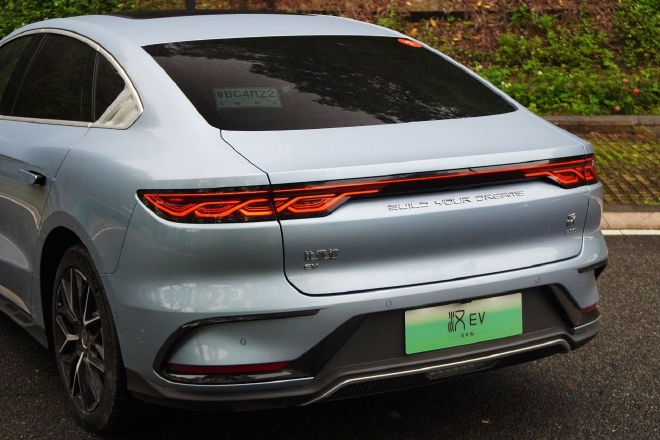 更为豪华 试驾比亚迪汉EV冠军版四驱旗舰