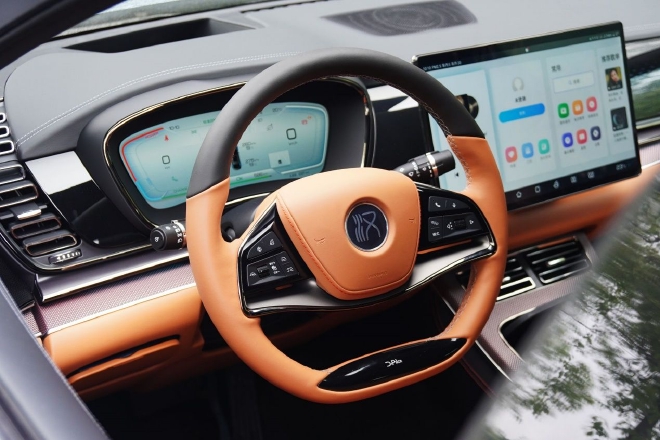 更为豪华 试驾比亚迪汉EV冠军版四驱旗舰