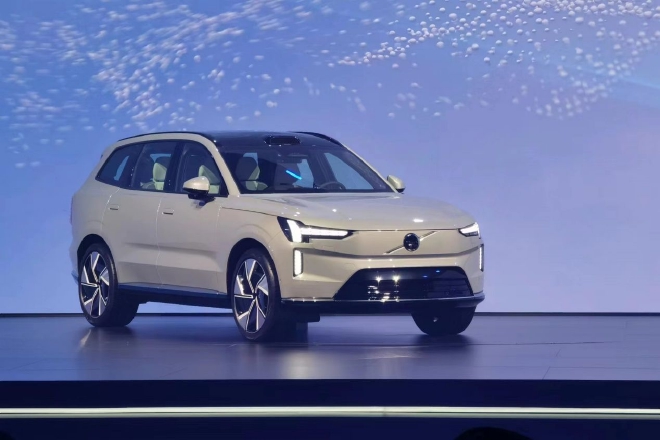 品牌纯电旗舰SUV 沃尔沃EX90完成中国首秀