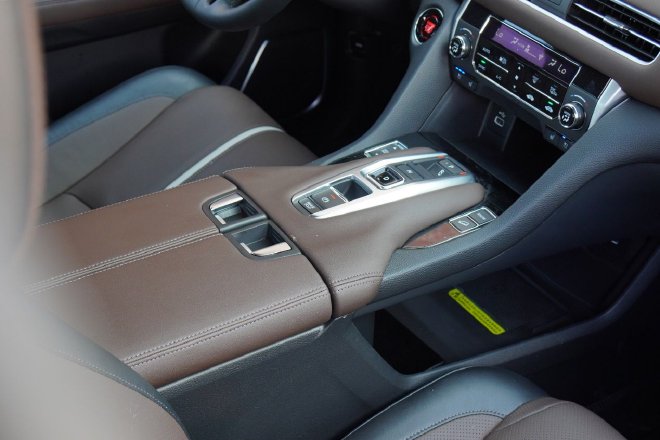 定义大五座 试驾UR-V 370 TURBO四驱尊耀