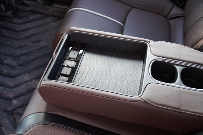 定义大五座 试驾UR-V 370 TURBO四驱尊耀