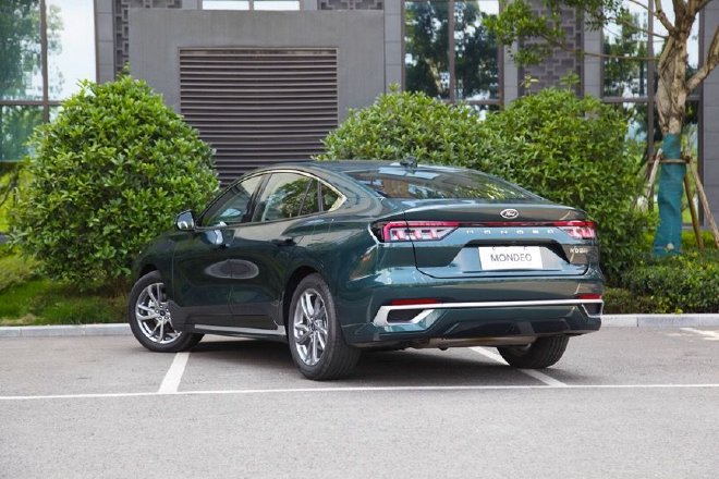 动力充沛空间大 试驾福特蒙迪欧1.5T车型