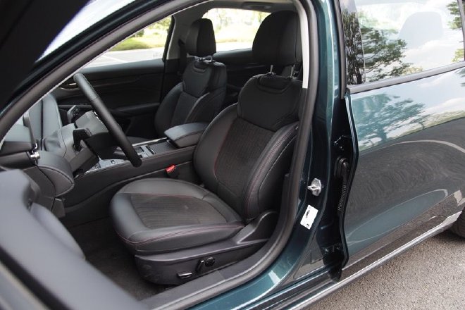 动力充沛空间大 试驾福特蒙迪欧1.5T车型