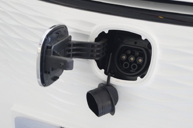 大空间还配快充 奔奔E-Stas多彩款到店实拍