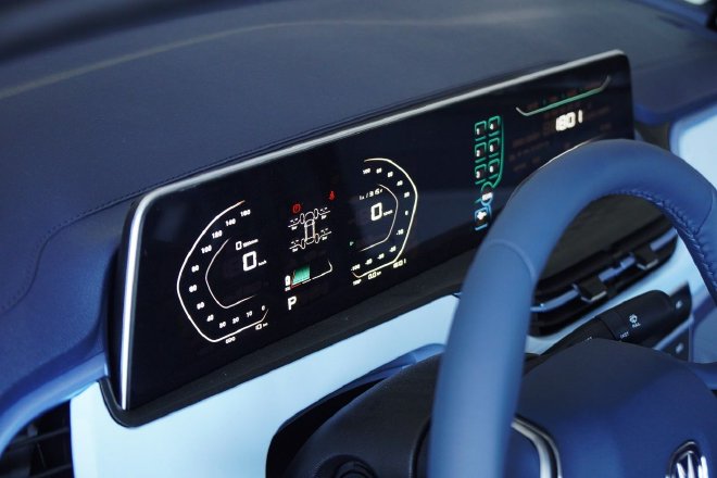 大空间还配快充 奔奔E-Stas多彩款到店实拍