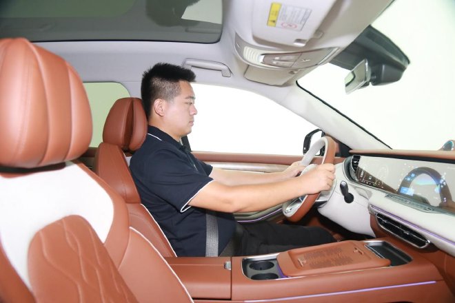 延续品牌“DNA”静态体验新岚图FREE