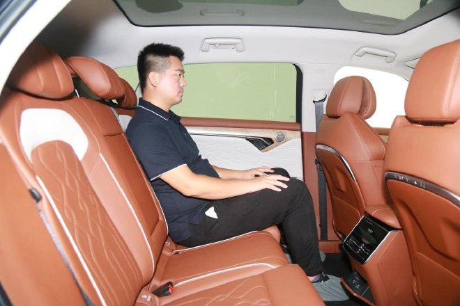 延续品牌“DNA”静态体验新岚图FREE