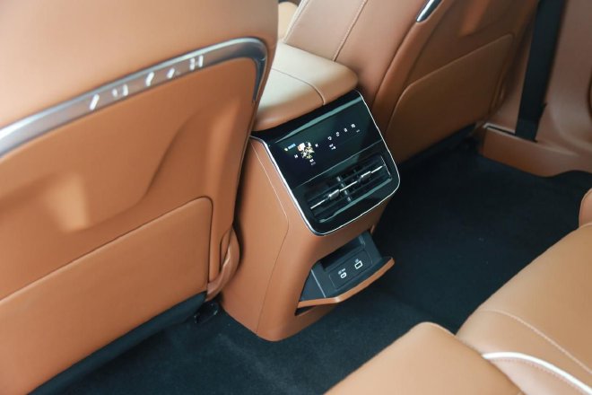 延续品牌“DNA”静态体验新岚图FREE