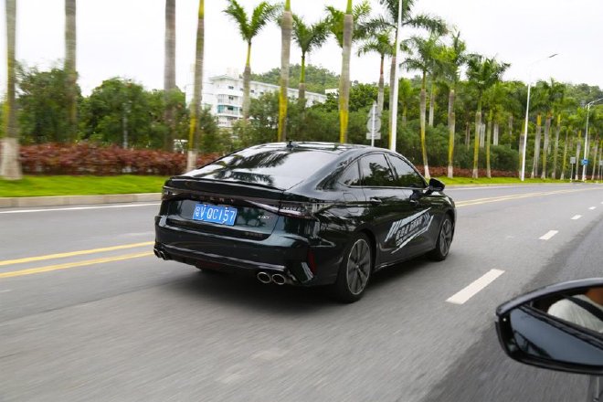 高性能品质家轿 综合试驾奇瑞艾瑞泽8 高能版