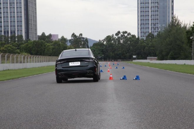 高性能品质家轿 综合试驾奇瑞艾瑞泽8 高能版