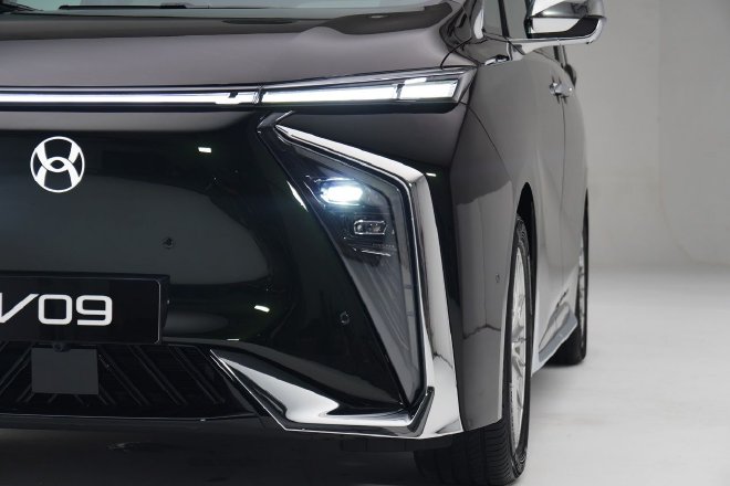 超长续航+4C超充 合创V09更优的移动第三空间