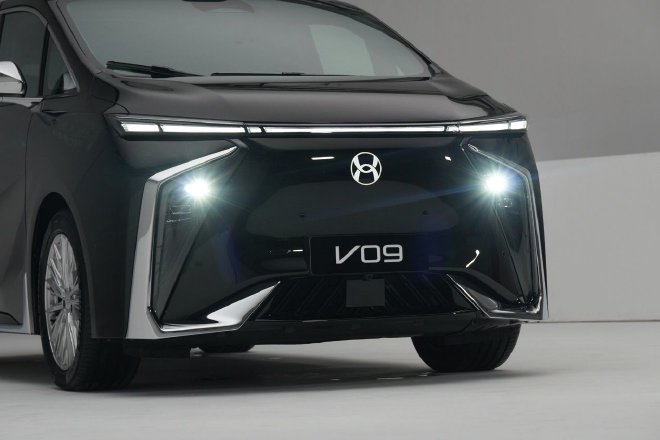 超长续航+4C超充 合创V09更优的移动第三空间