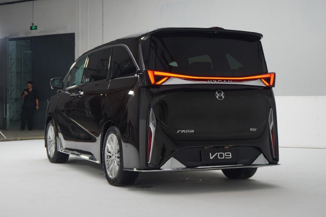 超长续航+4C超充 合创V09更优的移动第三空间