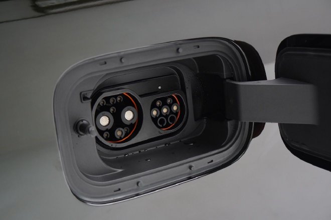 超长续航+4C超充 合创V09更优的移动第三空间