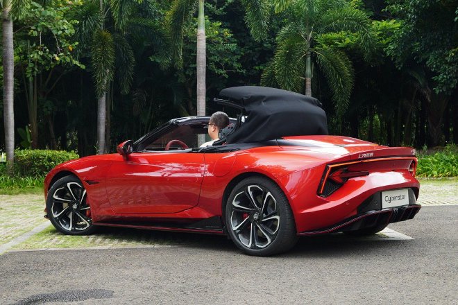 纯电软顶敞篷跑车 MG Cyberster开启大定