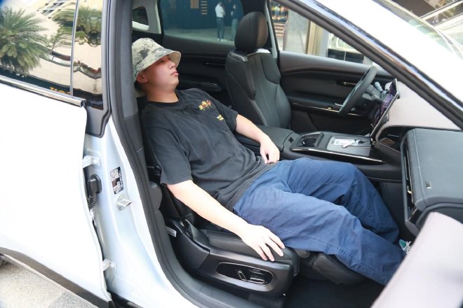 更“炫”的主流级纯电SUV 实拍昊铂HT