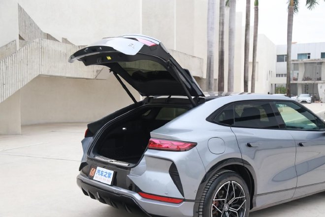 动势交错美学设计 解析比亚迪宋L座舱