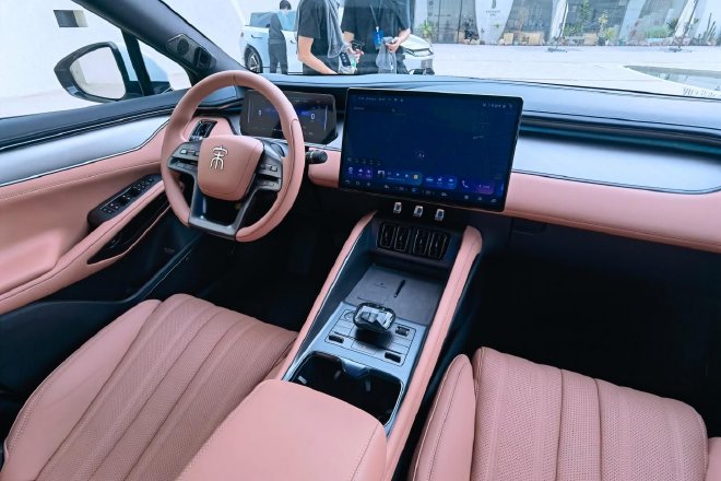 动势交错美学设计 解析比亚迪宋L座舱