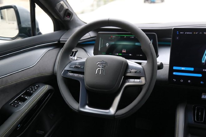 动势交错美学设计 解析比亚迪宋L座舱