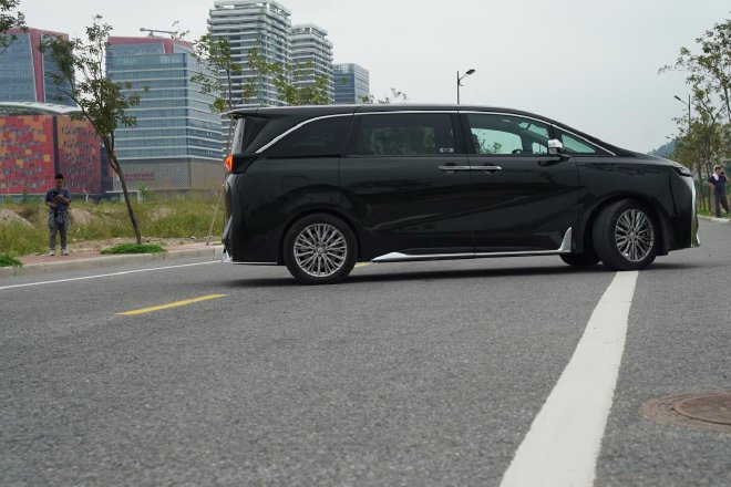 试驾合创V09 独角兽豪华座驾圆百万豪车梦